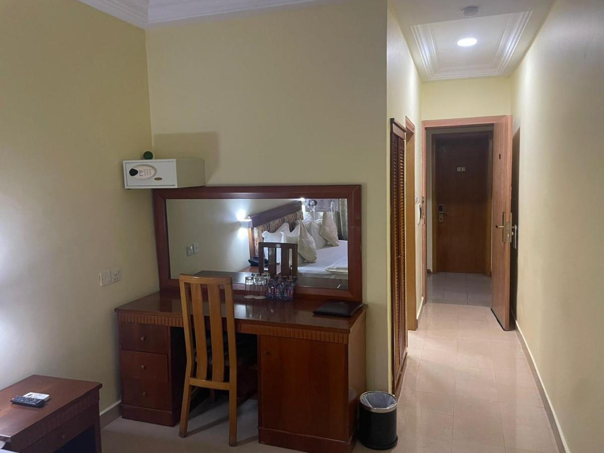 Hotel Marjorie 'Y' Tema Zewnętrze zdjęcie